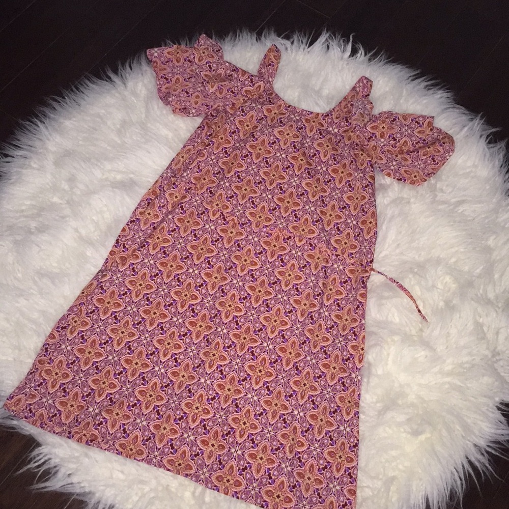 I am selling a gorgeously dress